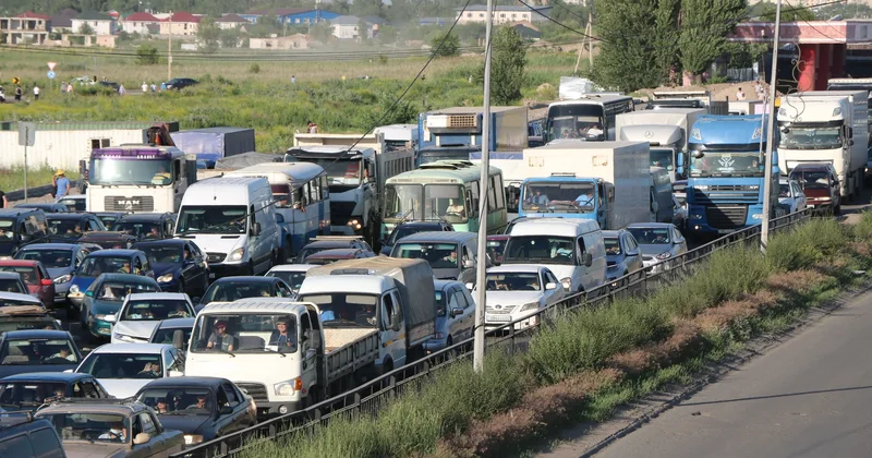 Қымбат көліктерді рәсімдеу үшін үйсіз адамдарды пайдаланған: ІІМ қылмыстық топтың схемасын әшкереледі
