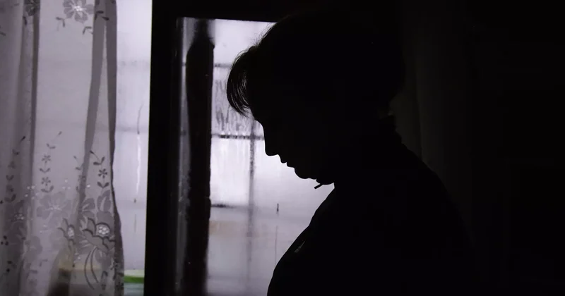 Інісі пайызбен ақша берген : Үйге терезеден кіргендер әйелді аяусыз соққыға жықты