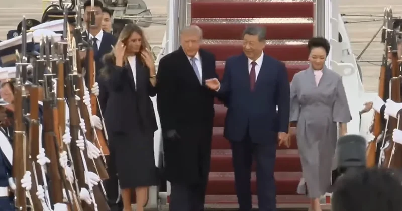 Қызыл кілем, залптар және әскери ұшақтар Трамп АҚШ та Си Цзиньпинді жеке өзі қарсы алды