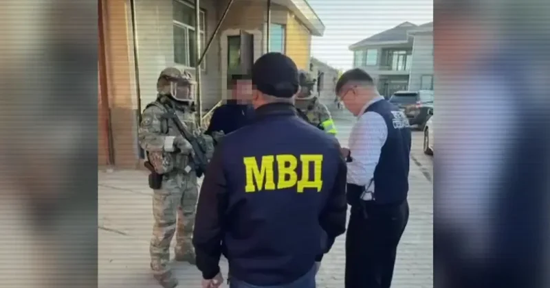 У водителей фур и легковушек, переезжавших через погранпост, вымогали деньги в Жамбылской области