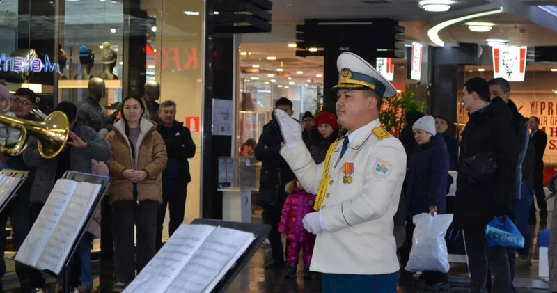 Оралда Ұлттық ұланның әскери оркестрі тұрғындарға ерекше көңіл күй сыйлады