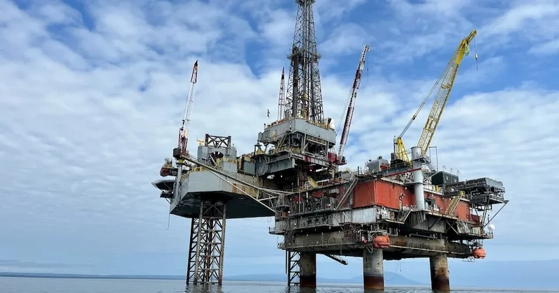 АҚШ президенті Аляскада мұнай мен газ өндіруге рұқсат берді