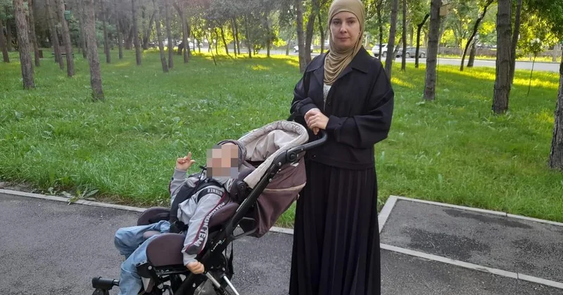 Тяжело видеть беспомощность ребенка : алматинка собирает 760 тыс. тенге на реабилитацию сына с ДЦП