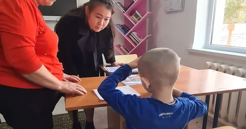 ​Атыраудағы қоқысқа толы пәтер: балалардың жағдайы не болады?