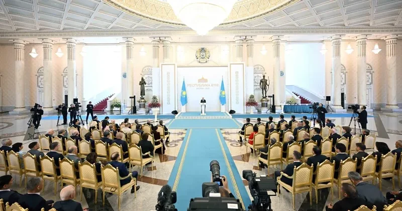 Мемлекет басшысы: Біз өткеннен сабақ алып, ешкімге жалтақтамай, өз жолымызбен жүріп келеміз
