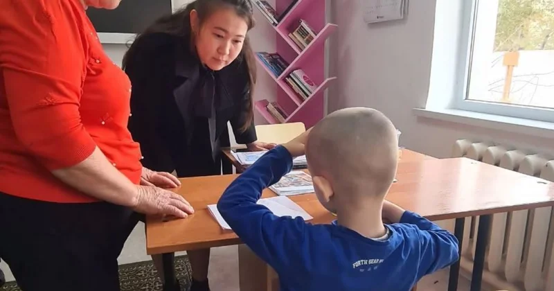 Квартира до потолка в мусоре: что известно о детях из Атырау