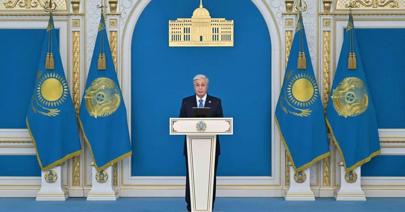 В канун Дня Республики Президент наградил представителей трудовых династий и простых рабочих