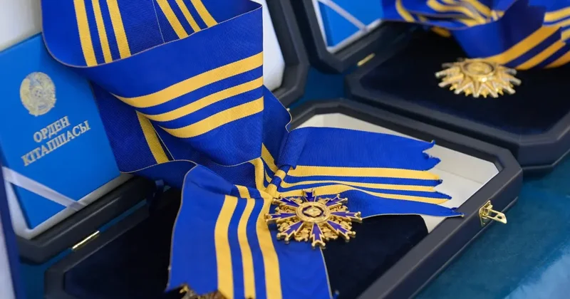Токаев присвоил высокое звание механизатору из СКО и начальнику участка шахты из Карагандинской области