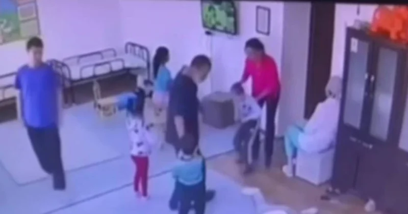 Атырауда әлеуметтік орталықта ДЦП диагнозы бар балаларды ұрып, қорлаған