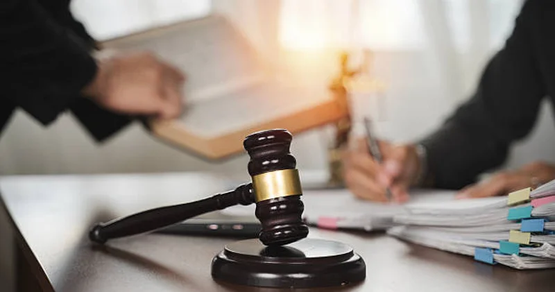 Оралда көлік нөміріне балағат сөз жазған жүргізушіге 86 мың теңге айыппұл салынды