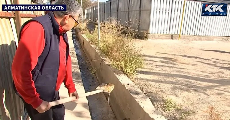 Жир, мусор и невыносимая вонь: жители села под Алматы потребовали разобраться с рестораном (видео)