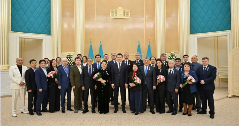 Вице Президент қоғам қайраткерлерін марапаттады