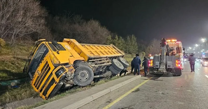 Грузовик опрокинулся в арык в Алматы