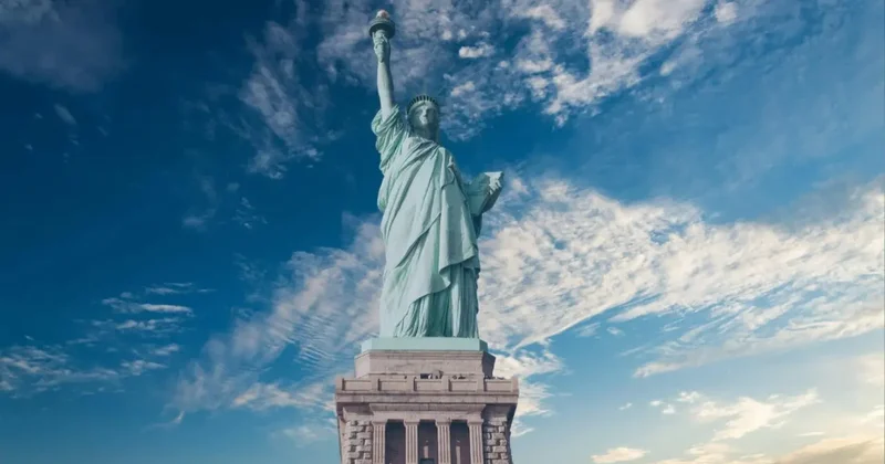 Суд приостановил ускоренную депортацию мигрантов из США