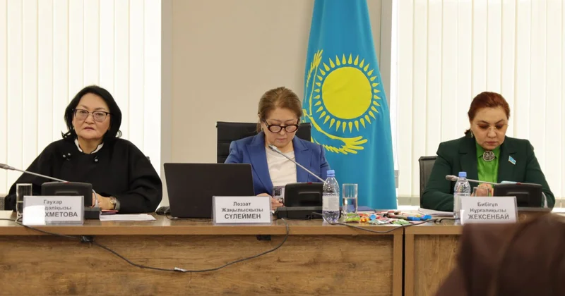 Бала денсаулығына зиянды өнімдер сөрелерде самсап тұр: Ахуалды қалай түзейміз?