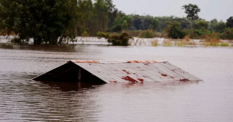 Число погибших из за наводнений во Вьетнаме выросло до 90