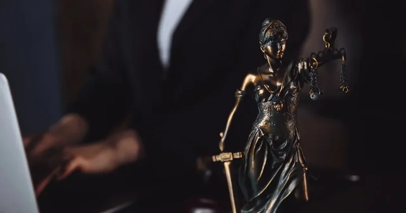 Жительницу Павлодара, выбросившую из окна двоих детей, освободили от уголовной ответственности