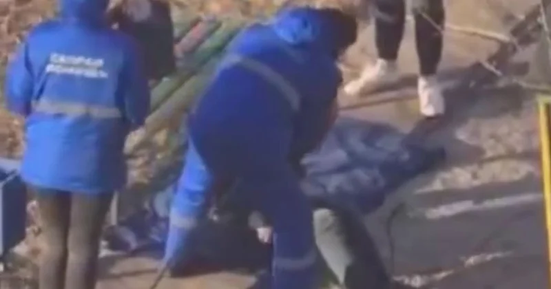Сотрудники скорой отпинали пациента : Минздрав сделал заявление о видео в Сети