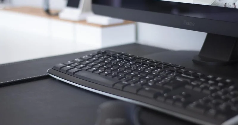 Один компьютер на весь город : жители Жанаозена возмущены ситуацией со сдачей экзамена по вождению