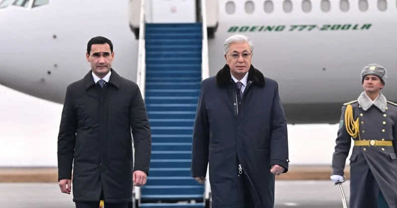 Токаев встретил президента Туркменистана в аэропорту Астаны (фото)