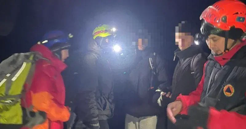 Алматылық құтқарушылар тауда тас қараңғыда адасып кеткен туристерді құтқарды