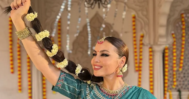 Просто божественно : Асель Сагатова в индийском сари очаровала коллег и фанатов