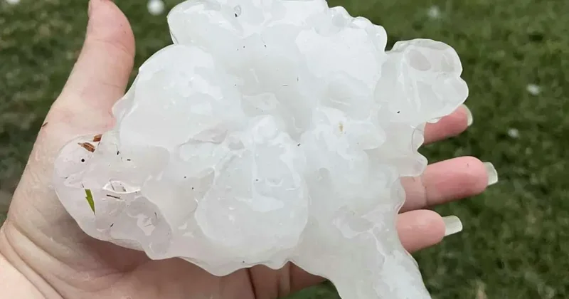 Полмиллиона молний, гигантский град и 45 градусная жара накрыли штат в Австралии