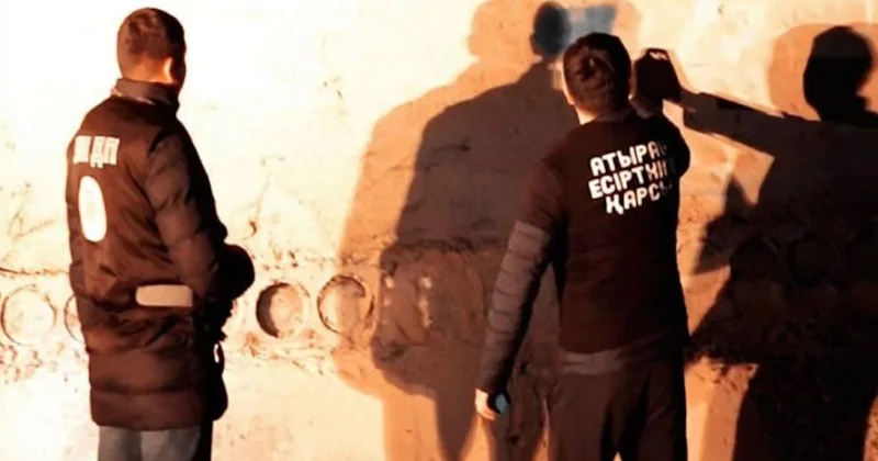 ​Атырауда есірткі сайттарын жарнамалайтын граффити жазулар жойылды