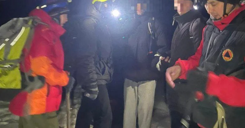 Туристы не смогли спуститься с высоты более 3 тыс. м в Алматинской области (ВИДЕО)