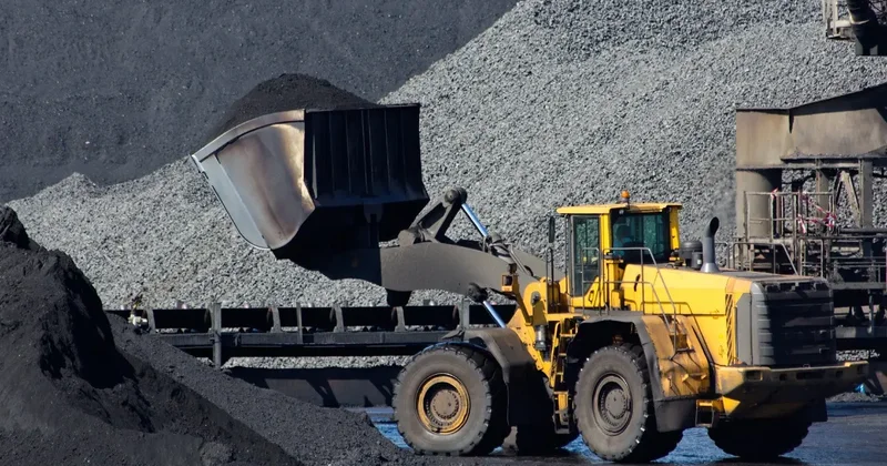 Водители грузовиков пожаловались на очереди за углём в Карагандинской области