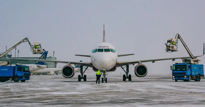 Задержки рейсов зимой: интервью с директором по наземной службе FlyArystan