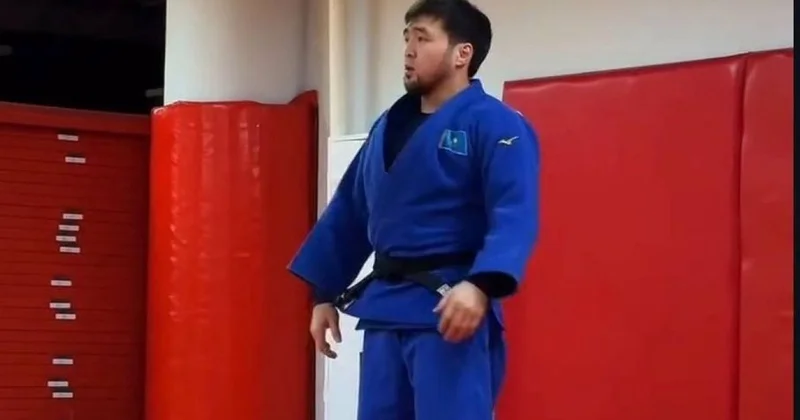 Елдос Сметов вернулся к тренировкам после восстановления от травмы (видео)