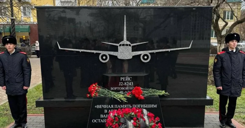 В Чечне открыли мемориал в память о погибших при крушении самолёта Азербайджанских авиалиний