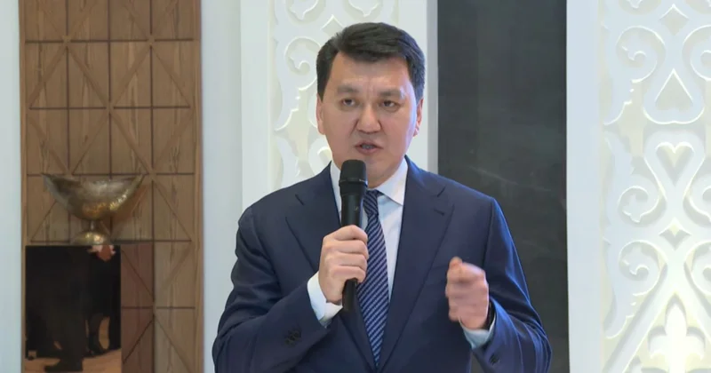 Е. Қарин Ұлттық құрылтай мүшелеріне президенттік реформалардың маңыздылығы туралы айтты