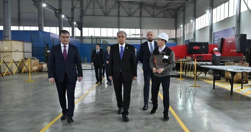 Токаев оценил казахстанские броневики