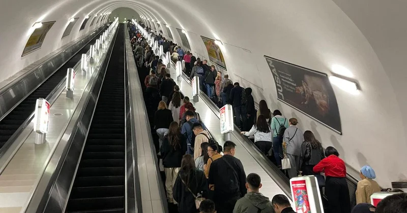 Пассажиров экстренно высадили из вагона в метро Алматы (видео)