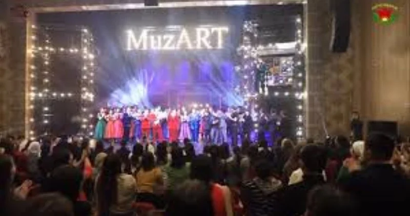 Сәкен Майғазиев МузАРТ премьерасында күтпеген жомарттық жасады