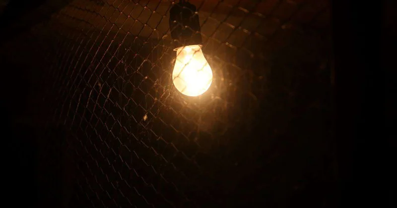 Около 130 тысяч домов остались без света в США из за снежной бури