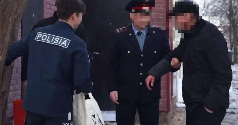Ақтауда полиция формасына ұқсас киім киген екі тұрғын жауапқа тартылды