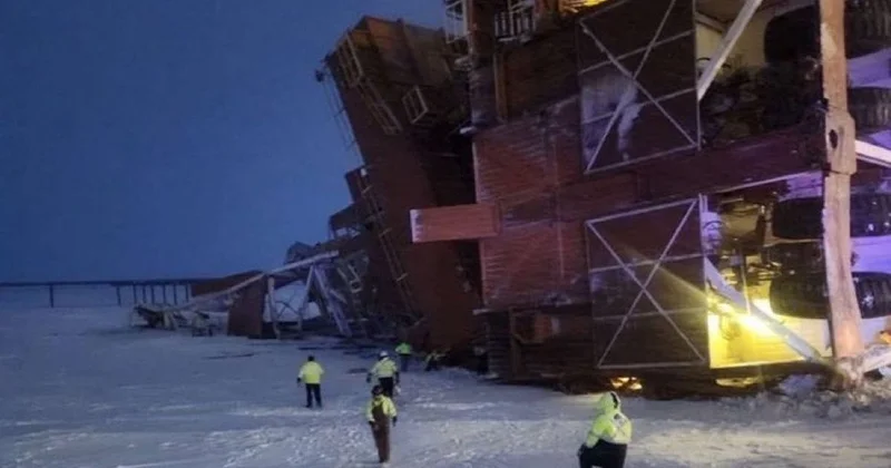 Крупнейшая в США мобильная буровая установка рухнула на Аляске