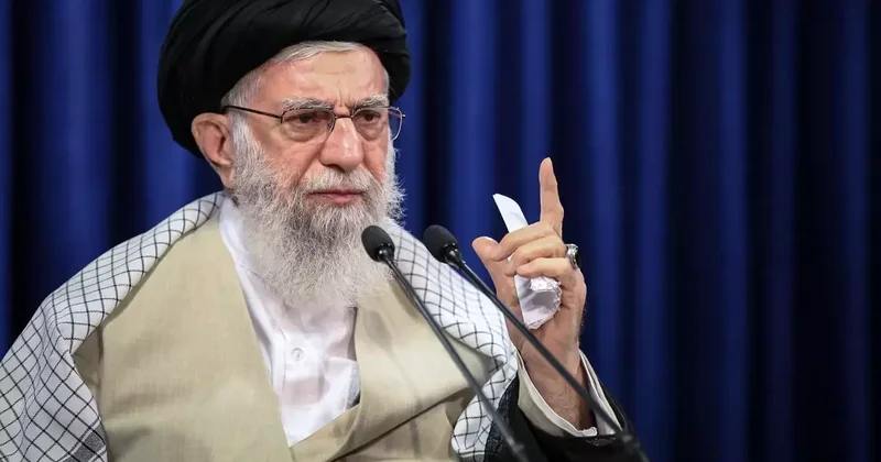 Иранский лидер спрятался в бункере в ожидании удара США СМИ