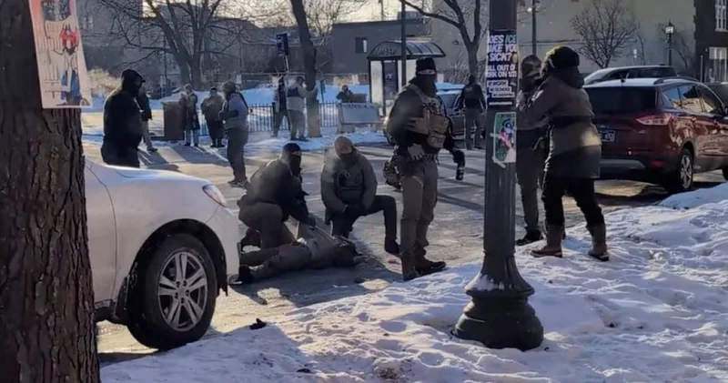 АҚШ тағы атыс: федералдық агенттер қарапайым азаматты атып кетті