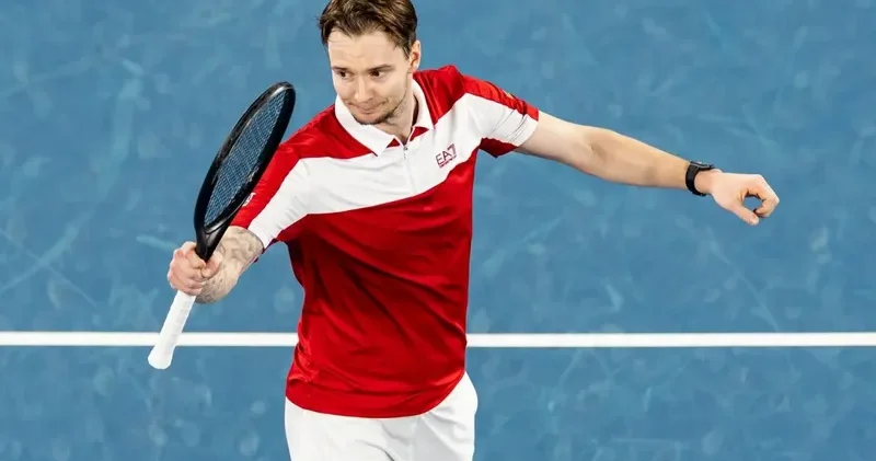 Алекс де Минор Бубликті 1,5 сағатта ойсырата жеңді