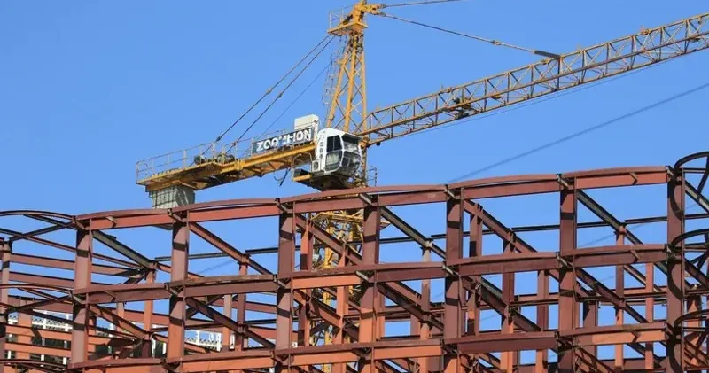 Астанада құрылыс салушылардың ұзақ жылдар бойы заңды белден басып келгені анықталды