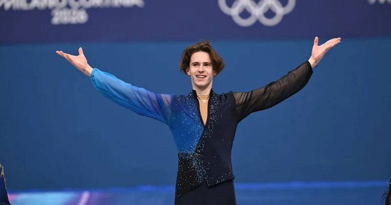 Шедевр лезвиями: казахстанская художница написала портрет Михаила Шайдорова коньками на ковре