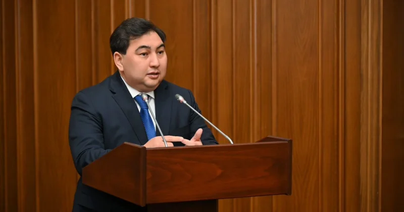 Дархан Жазықбай Ғылым және жоғары білім министрлігінің қызметшілерімен кездесті