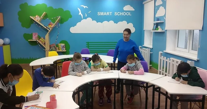 Красная дорожка в школе, клоун и лучшие учителя. Кто этим воспользуется