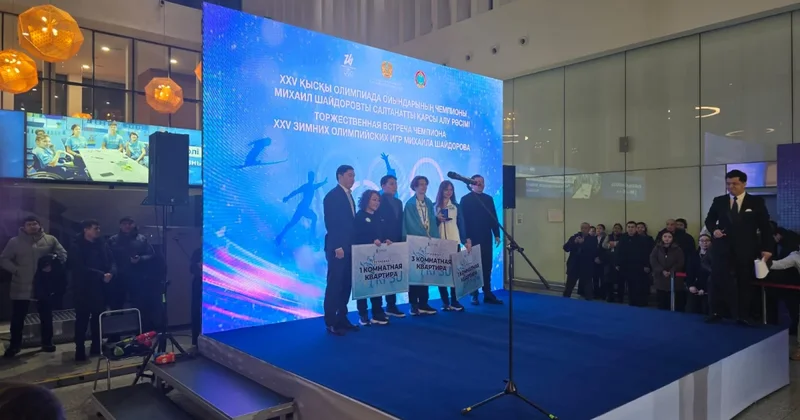 Михаилу Шайдорову и Софье Самоделкиной в Астане вручили сертификаты на квартиры