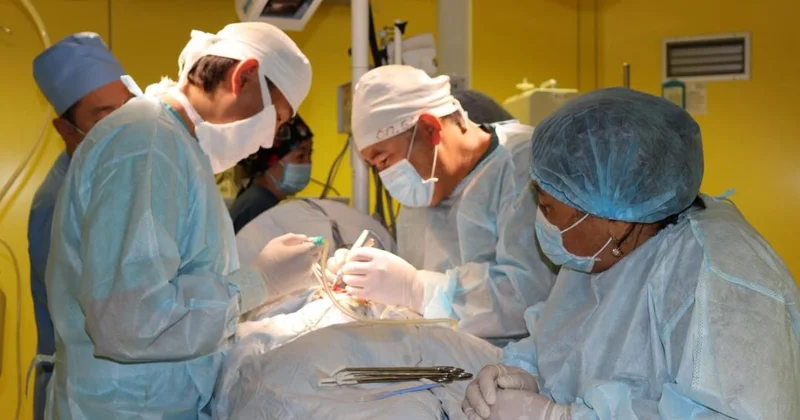 В Алматы подростку провели операцию по замене тазобедренного сустава