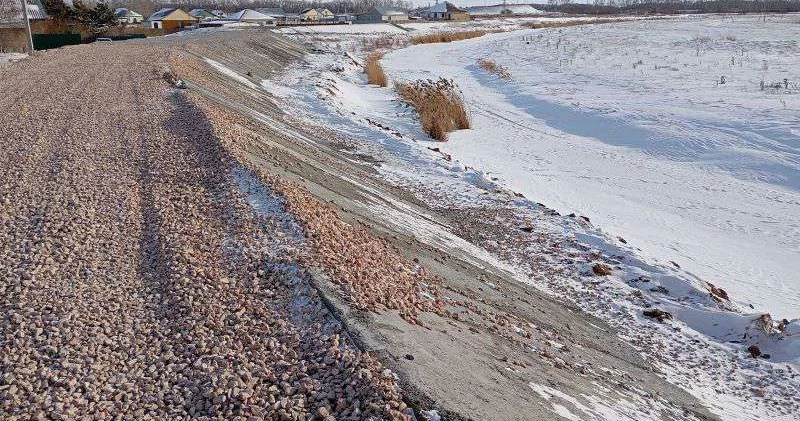 И дамба есть, и проблемы остались